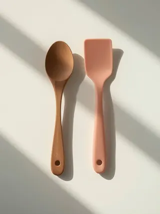 Silicone Spatula vs Wooden Spoon