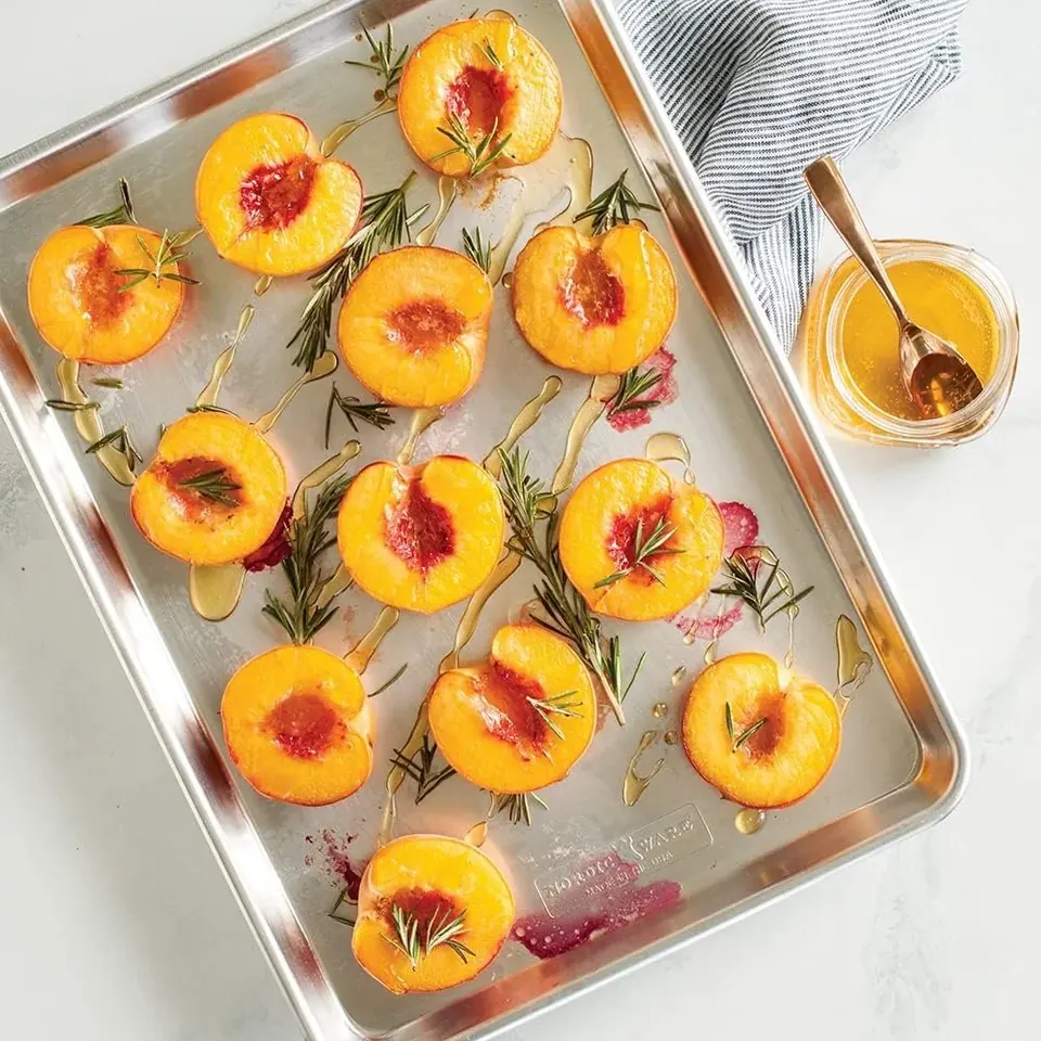 aluminum versus stainless steel baking sheets